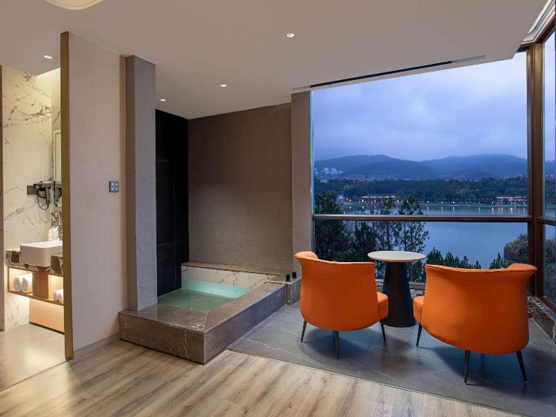 Hawthorn By Wyndham Honghe Mile Hot Spring image