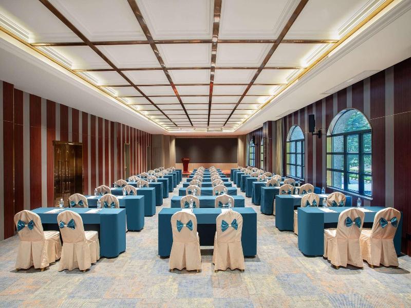 Ramada By Wyndham Shaoguan Danxia Mountain — view