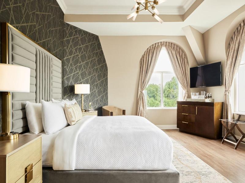 Chateau Grande Hotel image