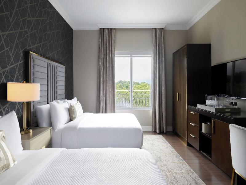 Chateau Grande Hotel image