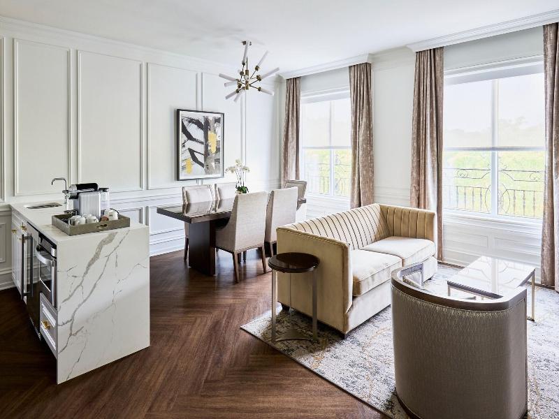 Chateau Grande Hotel image