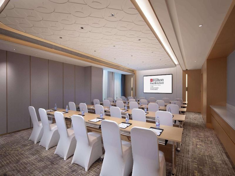 Hilton Garden Inn Beijing Huaxiang Tiantan Hospi image