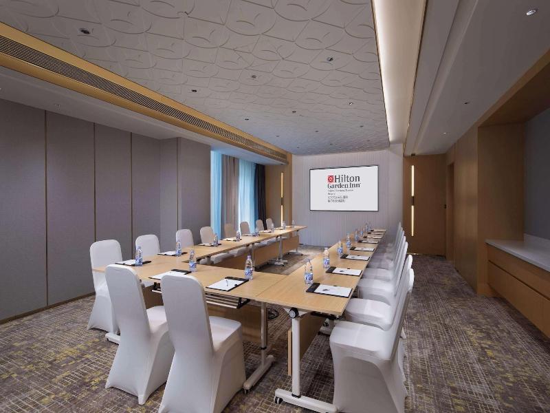 Hilton Garden Inn Beijing Huaxiang Tiantan Hospi image