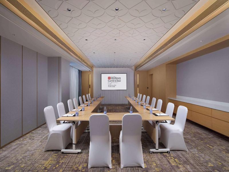 Hilton Garden Inn Beijing Huaxiang Tiantan Hospi image
