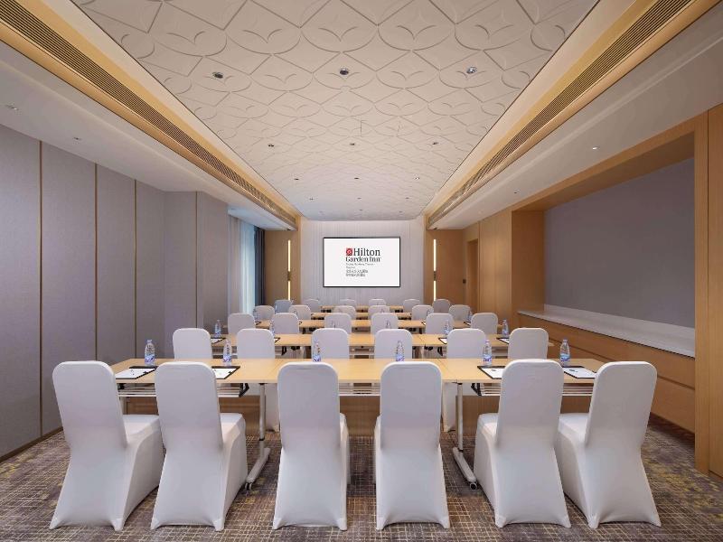 Hilton Garden Inn Beijing Huaxiang Tiantan Hospi image