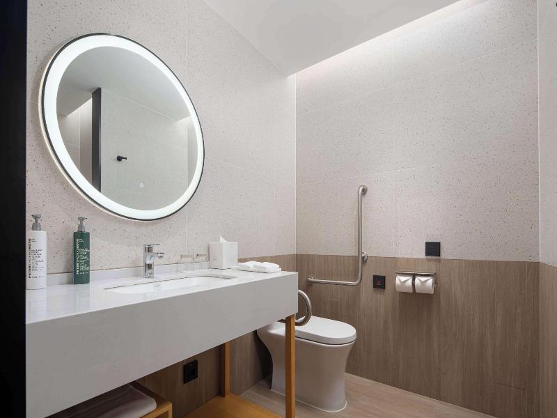 Hilton Garden Inn Beijing Huaxiang Tiantan Hospi image