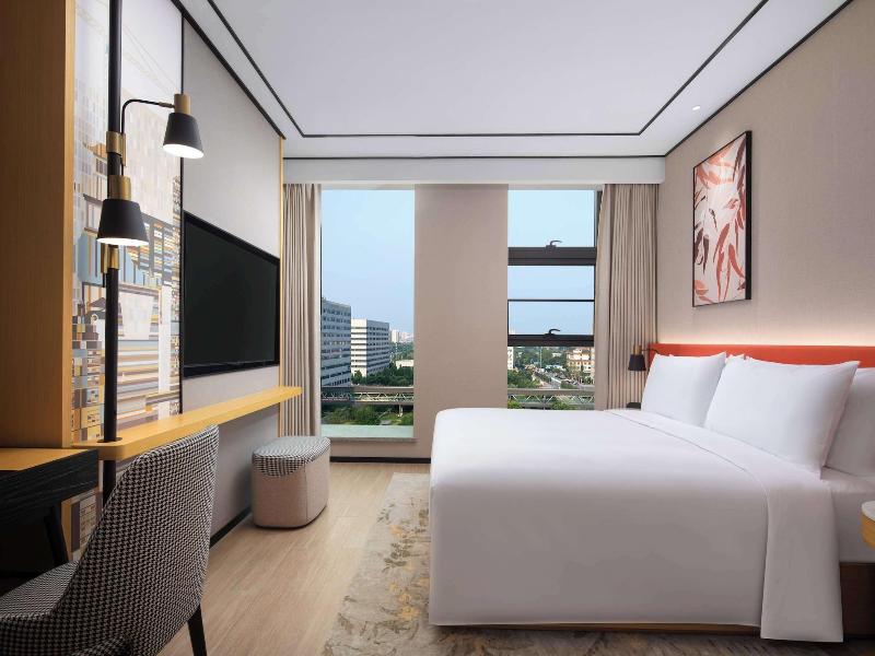 Hilton Garden Inn Beijing Huaxiang Tiantan Hospi image