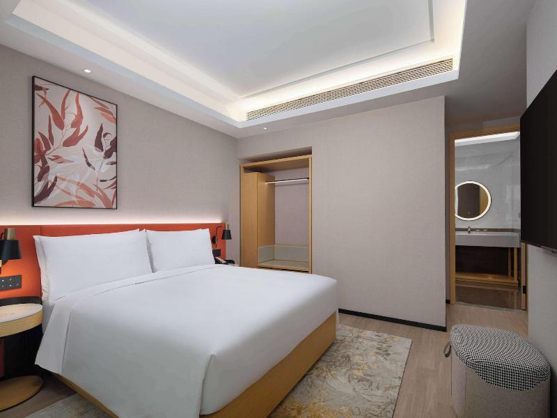 Hilton Garden Inn Beijing Huaxiang Tiantan Hospi image