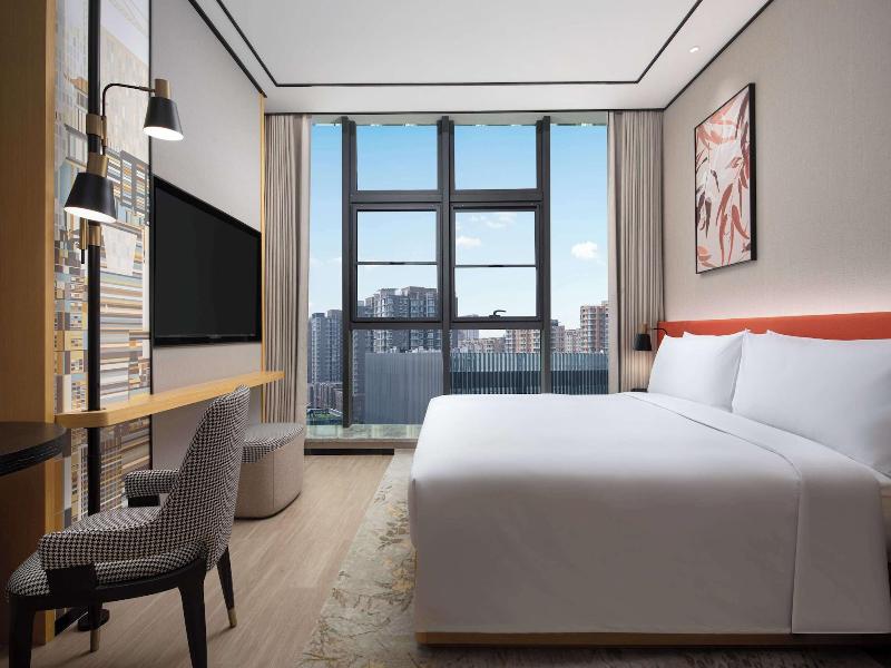 Hilton Garden Inn Beijing Huaxiang Tiantan Hospi image