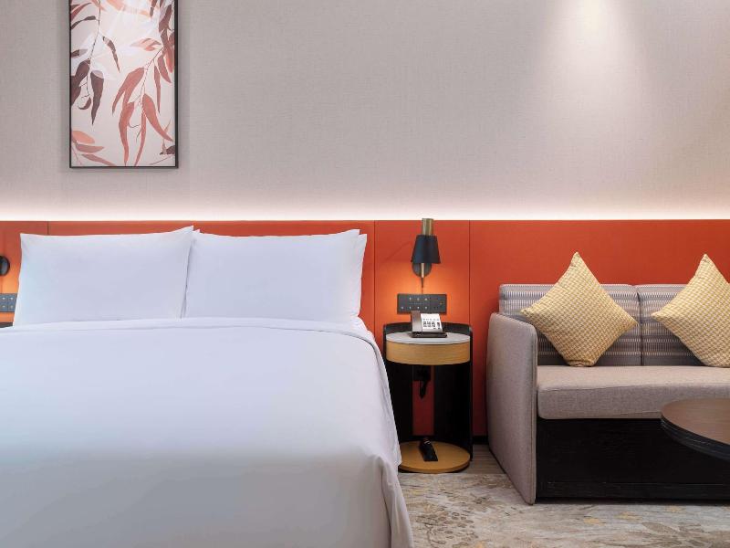 Hilton Garden Inn Beijing Huaxiang Tiantan Hospi image
