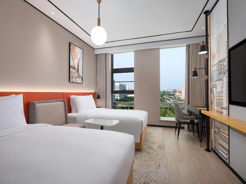 Hilton Garden Inn Beijing Huaxiang Tiantan Hospi image