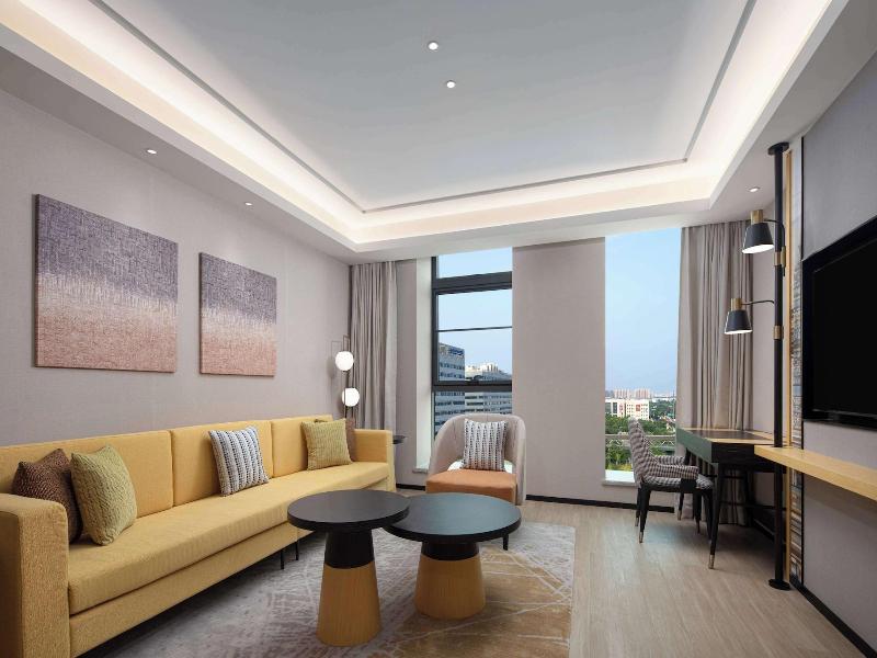 Hilton Garden Inn Beijing Huaxiang Tiantan Hospi image