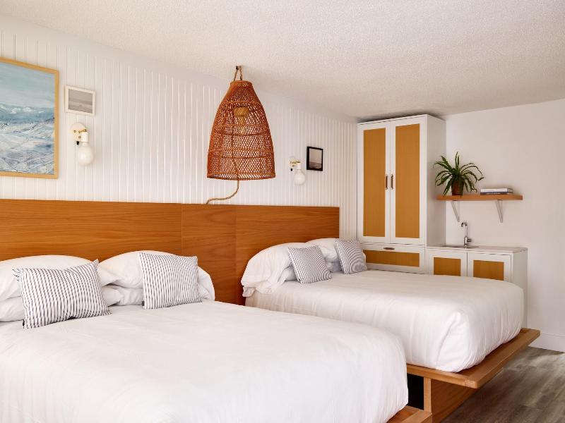 Parker Beach Lodge image