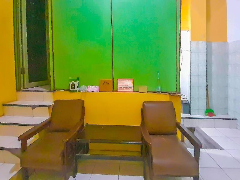 Spot On 92236 Kediri Family Homestay image