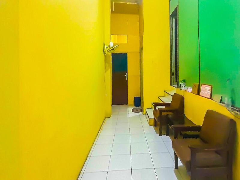 Spot On 92236 Kediri Family Homestay image