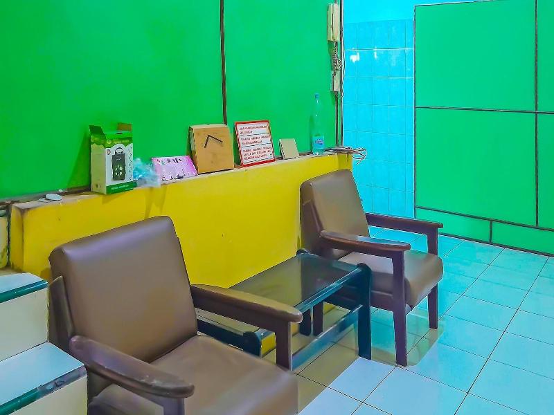 Spot On 92236 Kediri Family Homestay image