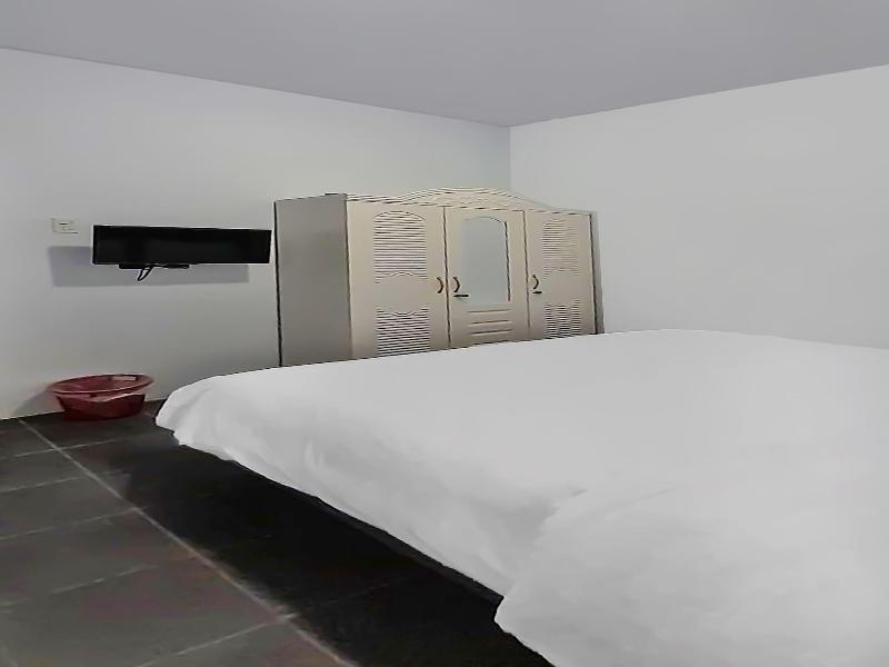 Spot On 92236 Kediri Family Homestay image