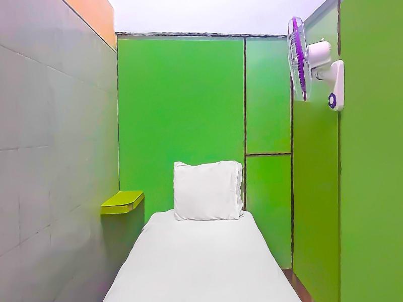 Spot On 92236 Kediri Family Homestay image