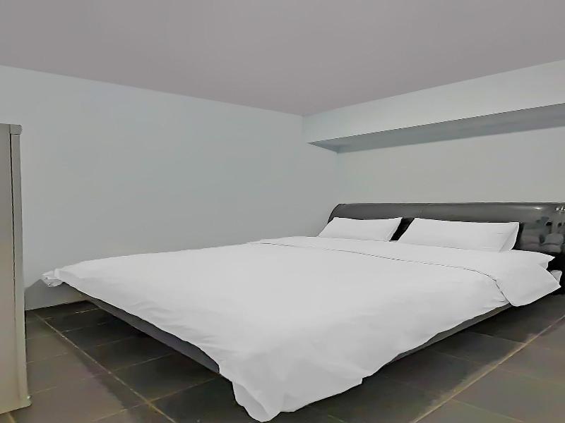 Spot On 92236 Kediri Family Homestay image