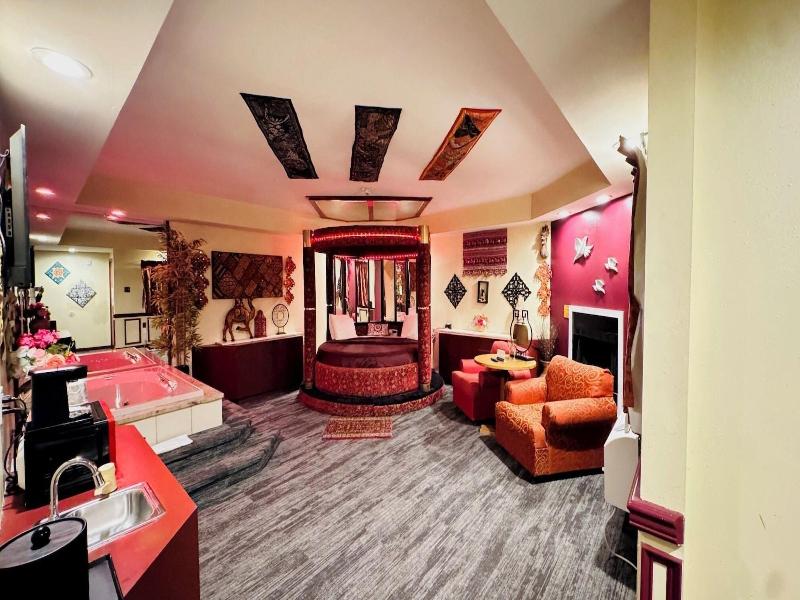Inn Of The Dove Harrisburg-hershey Romantic Suit image