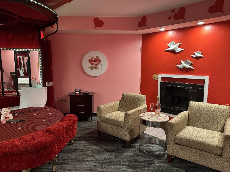 Inn Of The Dove Harrisburg-hershey Romantic Suit image
