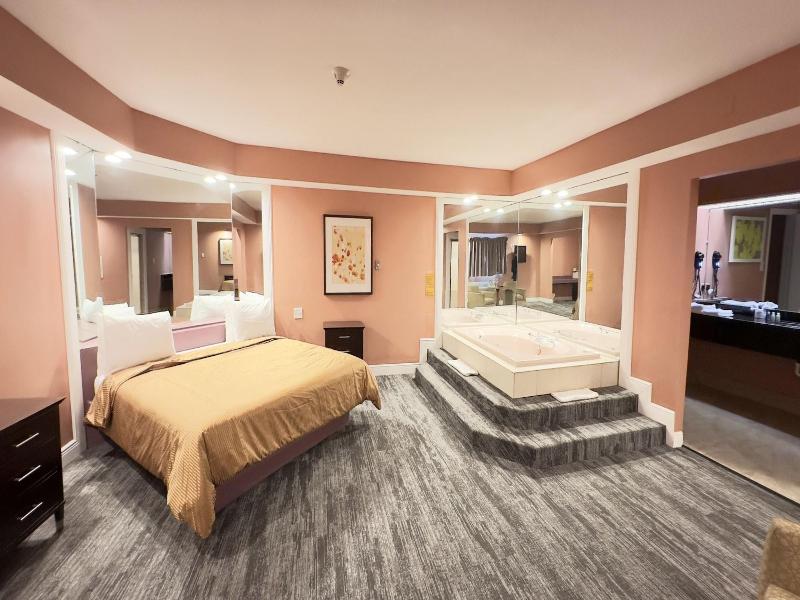 Inn Of The Dove Harrisburg-hershey Romantic Suit image