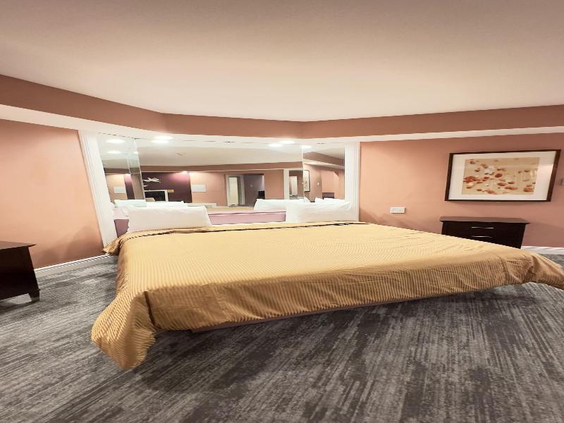 Inn Of The Dove Harrisburg-hershey Romantic Suit image