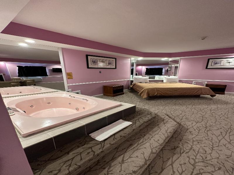 Inn Of The Dove Harrisburg-hershey Romantic Suit image