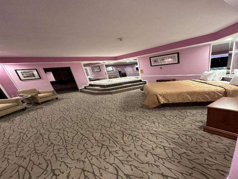 Inn Of The Dove Harrisburg-hershey Romantic Suit image
