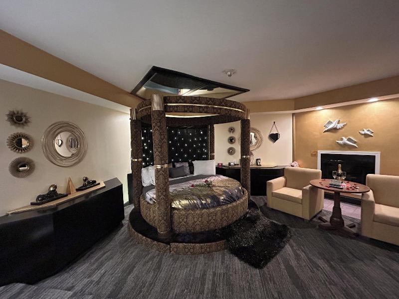 Inn Of The Dove Harrisburg-hershey Romantic Suit image