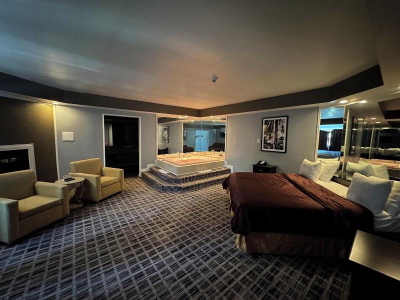 Inn Of The Dove Harrisburg-hershey Romantic Suit image