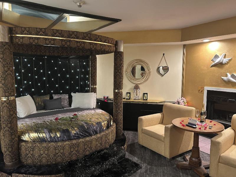 Inn Of The Dove Harrisburg-hershey Romantic Suit image