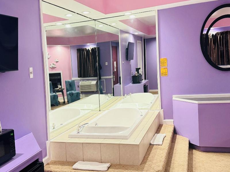 Inn Of The Dove Harrisburg-hershey Romantic Suit image