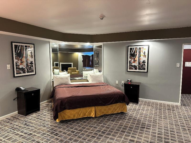 Inn Of The Dove Harrisburg-hershey Romantic Suit image