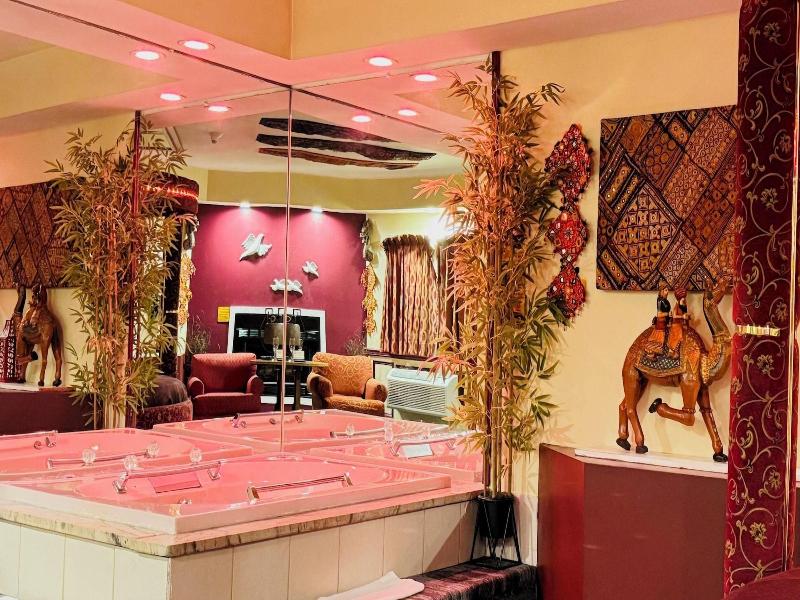 Inn Of The Dove Harrisburg-hershey Romantic Suit image