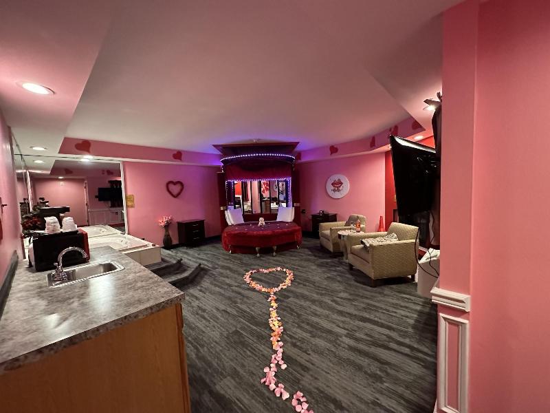 Inn Of The Dove Harrisburg-hershey Romantic Suit image