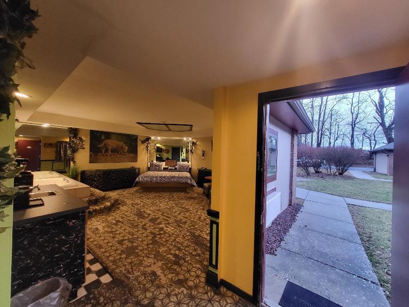 Inn Of The Dove Harrisburg-hershey Romantic Suit image