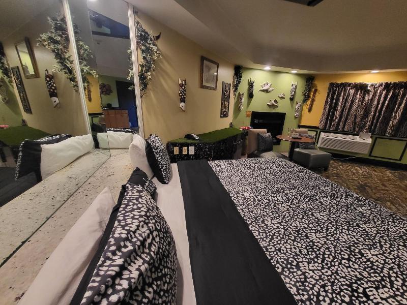 Inn Of The Dove Harrisburg-hershey Romantic Suit image