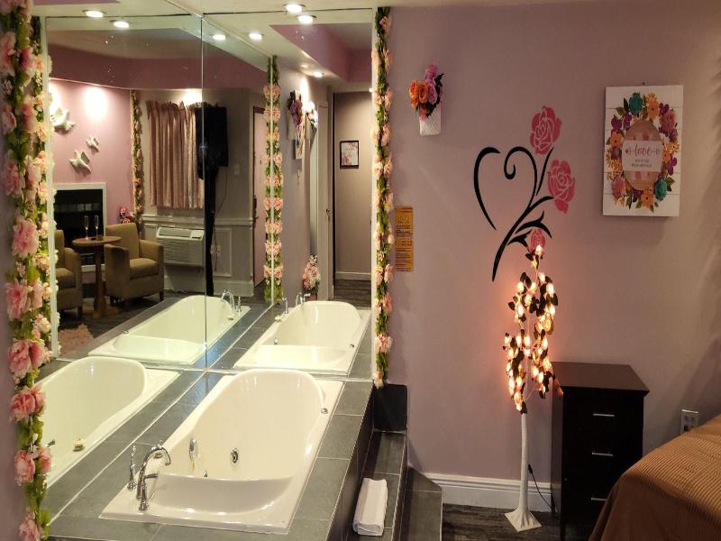 Inn Of The Dove Harrisburg-hershey Romantic Suit image