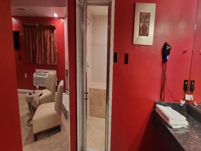 Inn Of The Dove Harrisburg-hershey Romantic Suit image