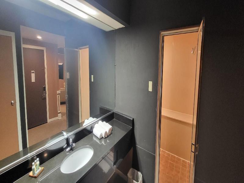 Inn Of The Dove Harrisburg-hershey Romantic Suit image