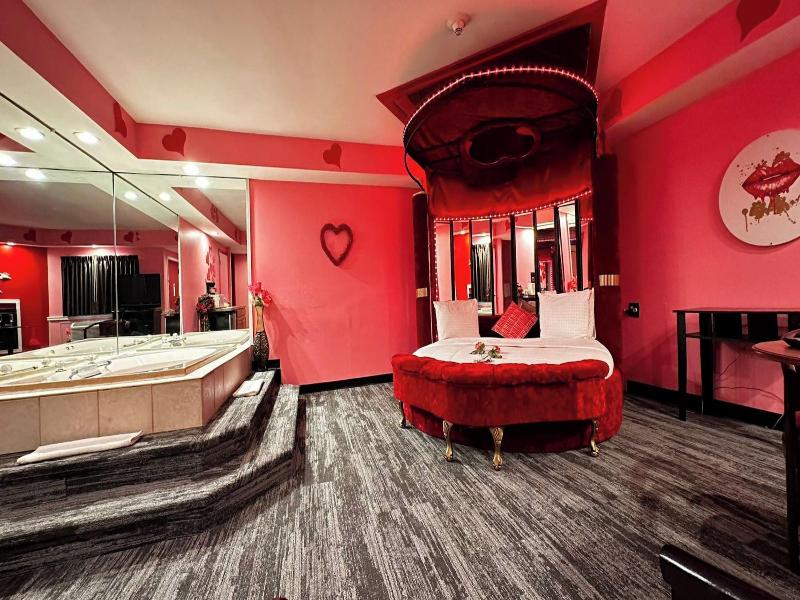 Inn Of The Dove Harrisburg-hershey Romantic Suit image