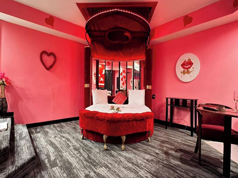 Inn Of The Dove Harrisburg-hershey Romantic Suit image