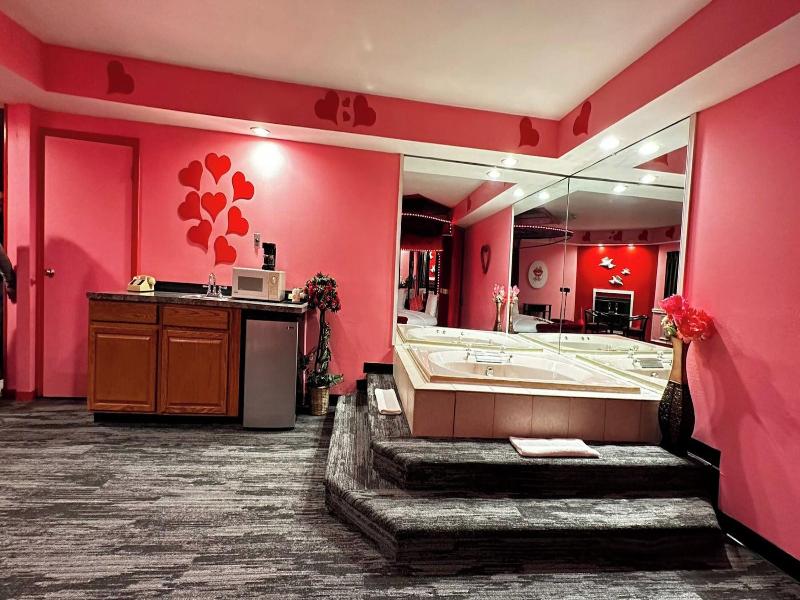 Inn Of The Dove Harrisburg-hershey Romantic Suit image