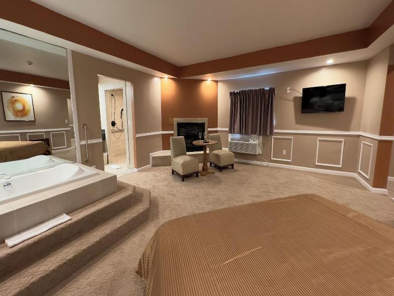 Inn Of The Dove Harrisburg-hershey Romantic Suit image