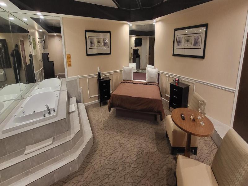 Inn Of The Dove Harrisburg-hershey Romantic Suit image