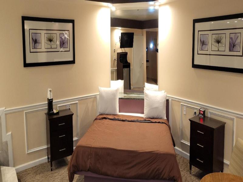 Inn Of The Dove Harrisburg-hershey Romantic Suit image
