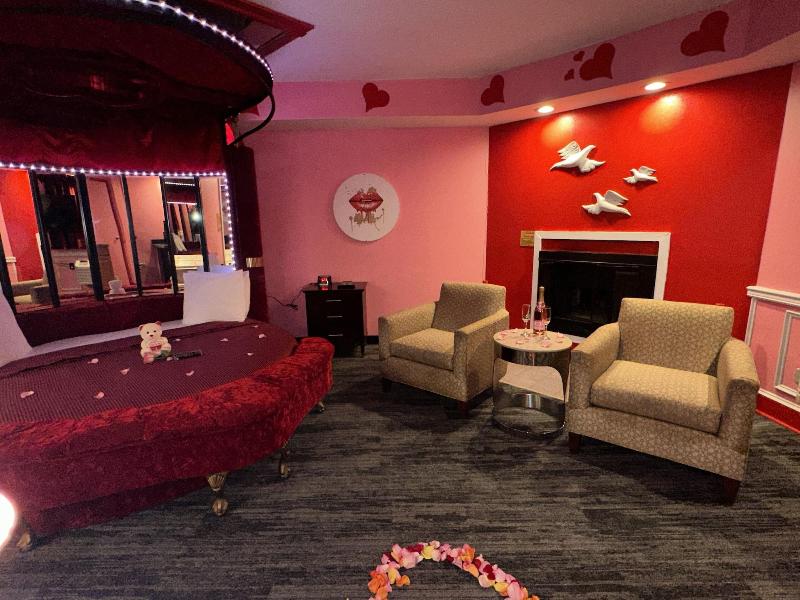 Inn Of The Dove Harrisburg-hershey Romantic Suit image