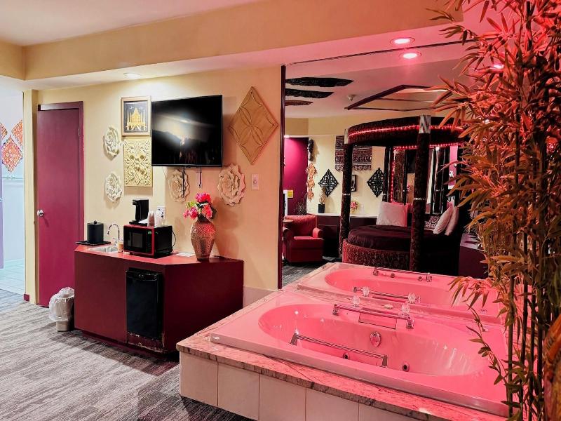 Inn Of The Dove Harrisburg-hershey Romantic Suit image