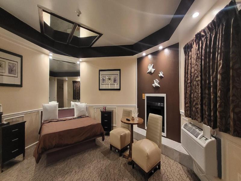 Inn Of The Dove Harrisburg-hershey Romantic Suit image